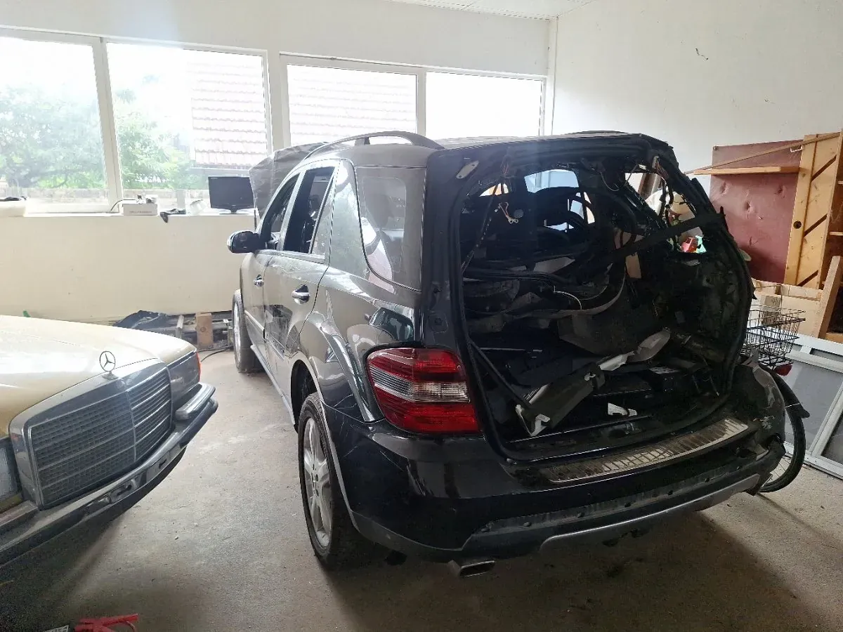 Mercedes-Benz M-Class 2006 photo 2