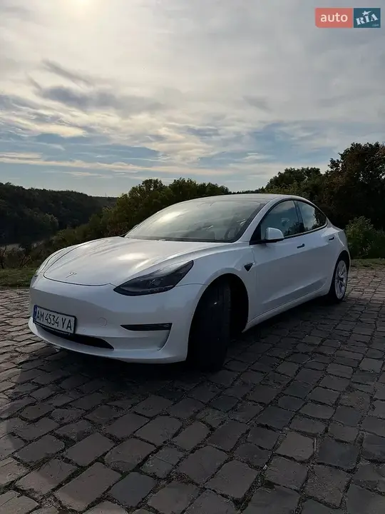Tesla Model 3 2021 photo 2