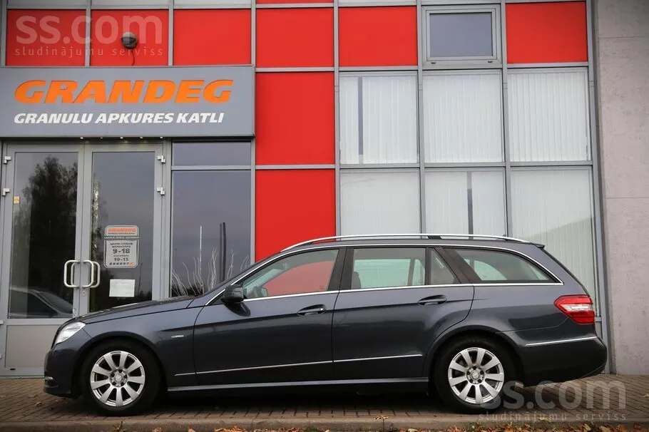 Mercedes-Benz E220 2011 photo 2