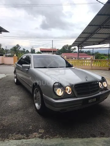 Mercedes-Benz 230