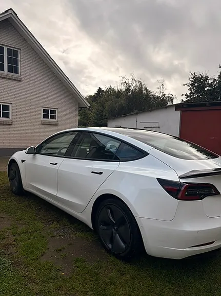 Tesla Model 3 2021 photo 2