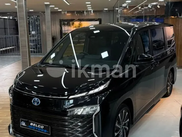 Toyota Voxy 2025 photo 3