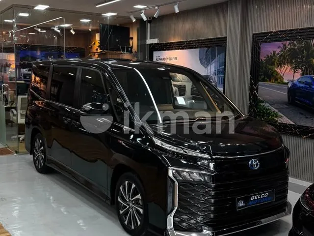 Toyota Voxy 2025 photo 2