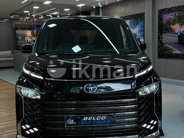 Toyota Voxy 2025 photo 4