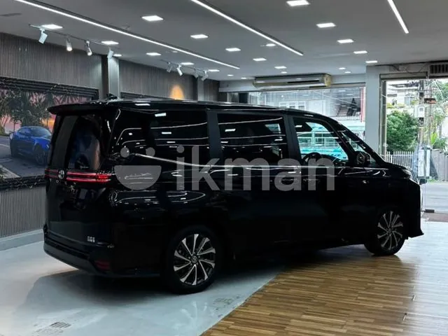 Toyota Voxy 2025 photo 5