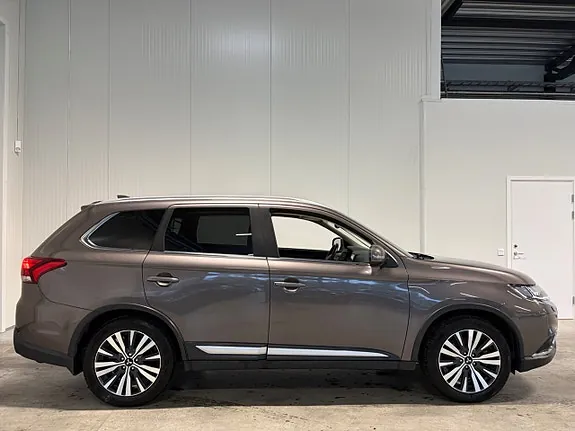 Mitsubishi Outlander 2019 photo 2