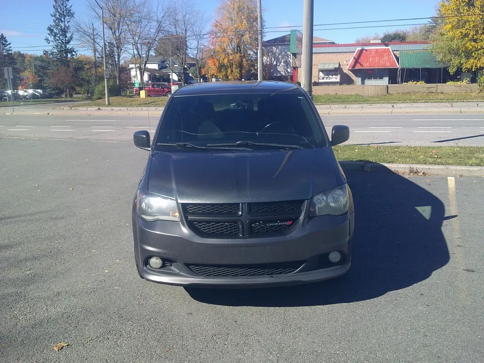 Dodge Grand Caravan 2017 photo 2