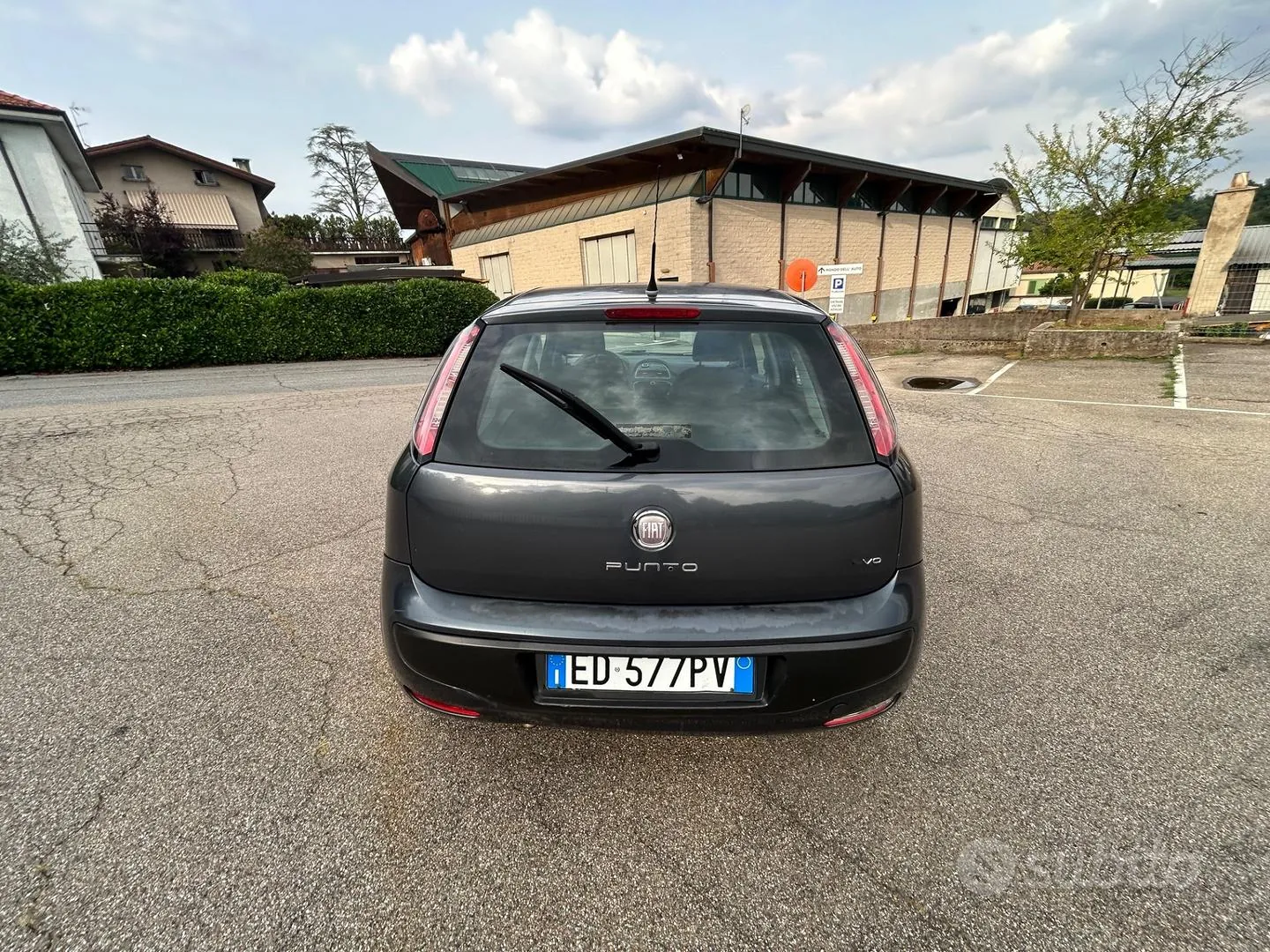 Fiat Grande Punto 2010 photo 2