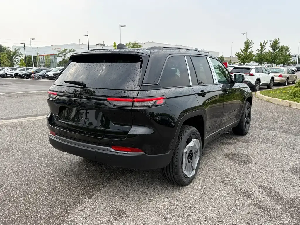 Jeep Grand Cherokee 2026 photo 5