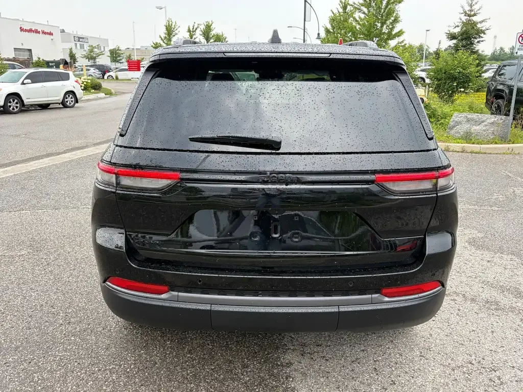 Jeep Grand Cherokee 2026 photo 4