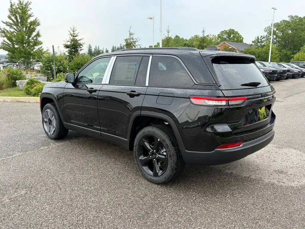 Jeep Grand Cherokee 2026 photo 3