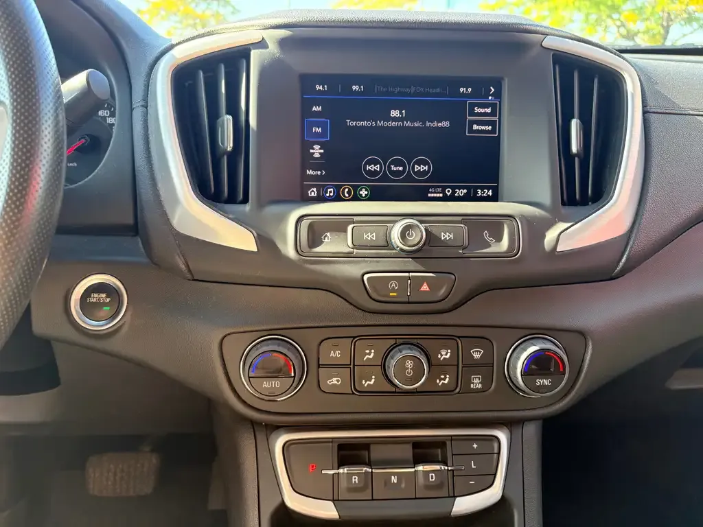 GMC Terrain 2024 photo 2