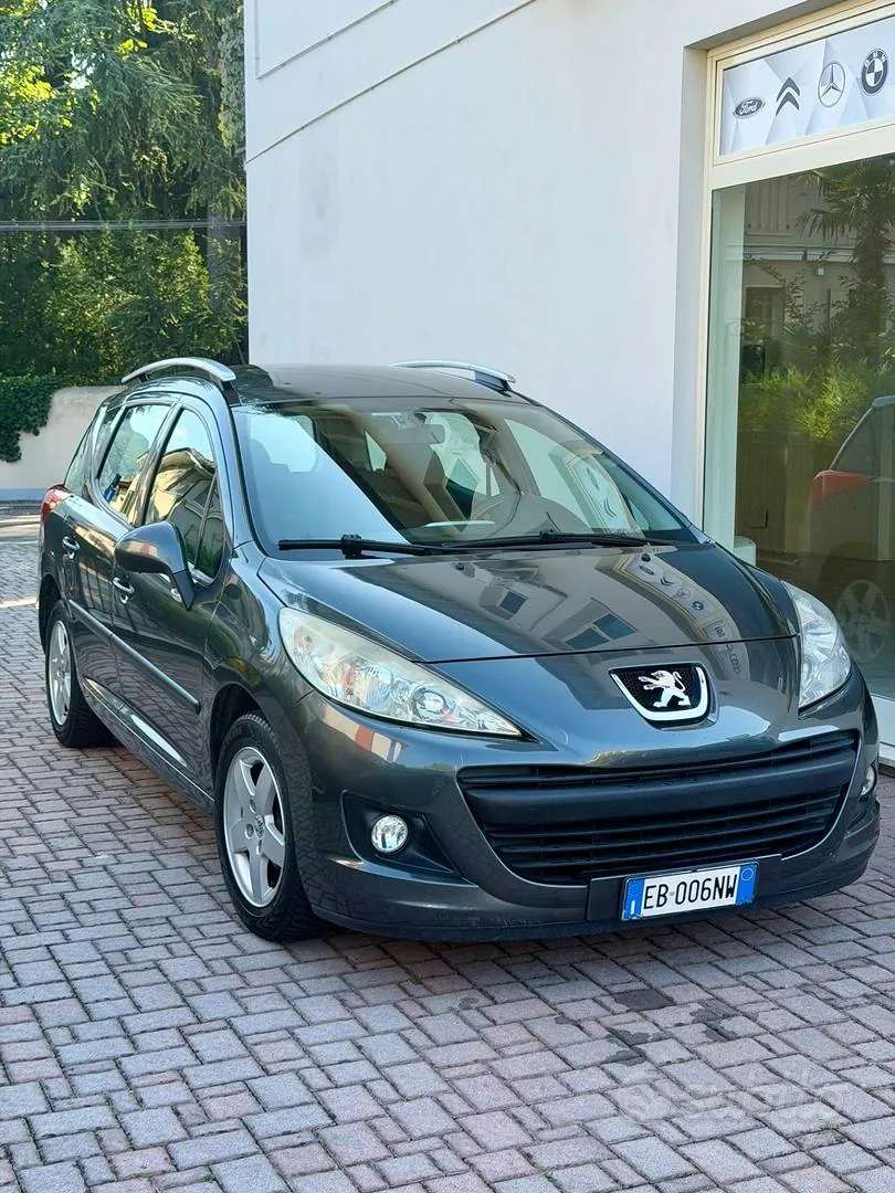 Peugeot 207 2010 photo 2