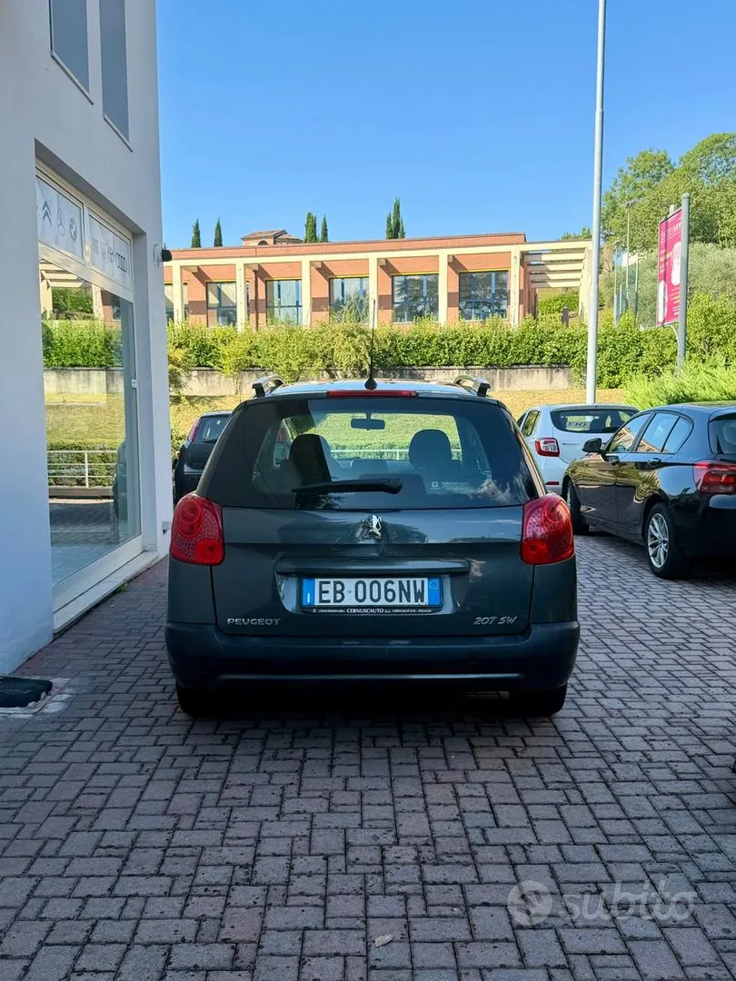 Peugeot 207 2010 photo 4