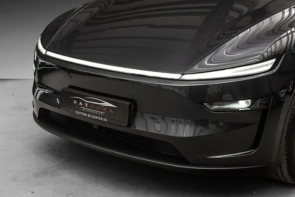Tesla Model Y 2025 photo 3
