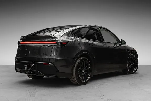 Tesla Model Y 2025 photo 2