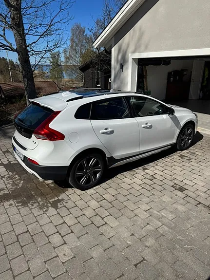 Volvo V40 Cross Country 2016 photo 2