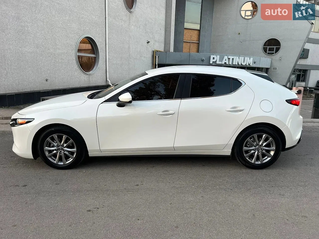 Mazda 3 2019 photo 2