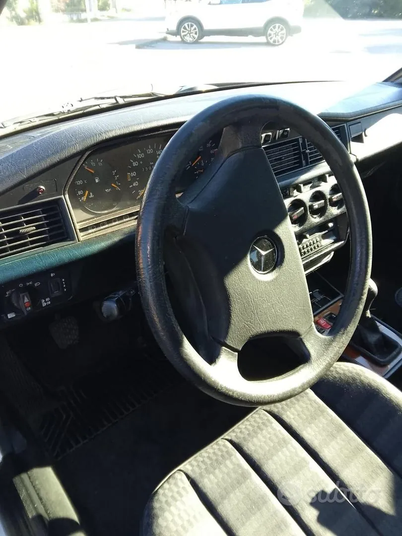 Mercedes-Benz 190 E 1992 photo 5
