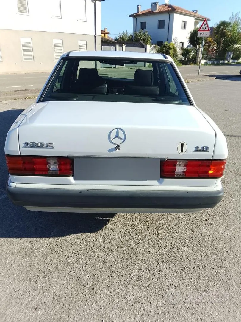 Mercedes-Benz 190 E 1992 photo 2
