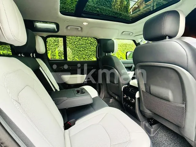 Land Rover Defender 2026 photo 5