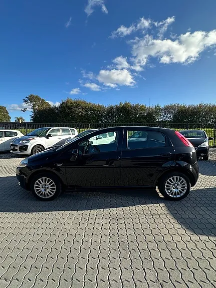 Fiat Grande Punto 2009 photo 2