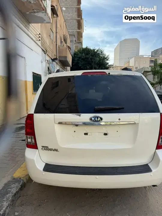 Kia Carnival 2010 photo 3