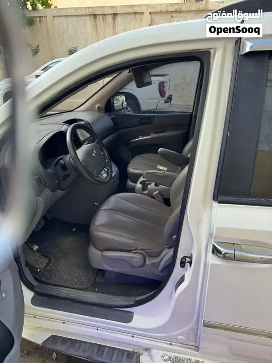 Kia Carnival 2010 photo 4