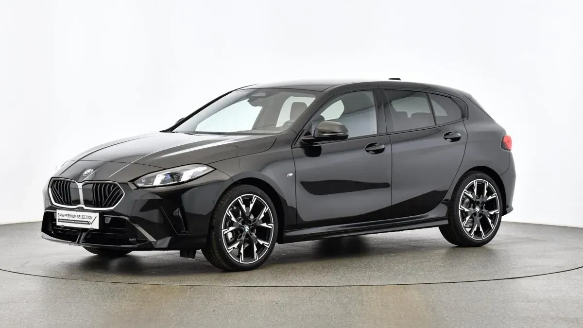 BMW 1 Series 2025 photo 2