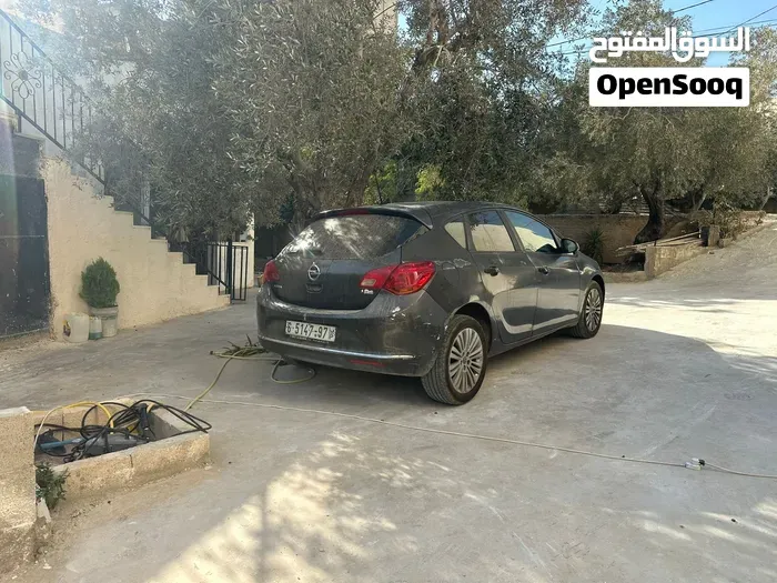 Opel Astra 2014 photo 2