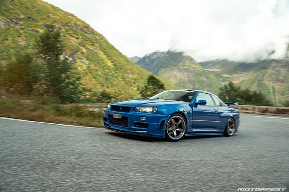 Nissan Skyline 1998 photo 5