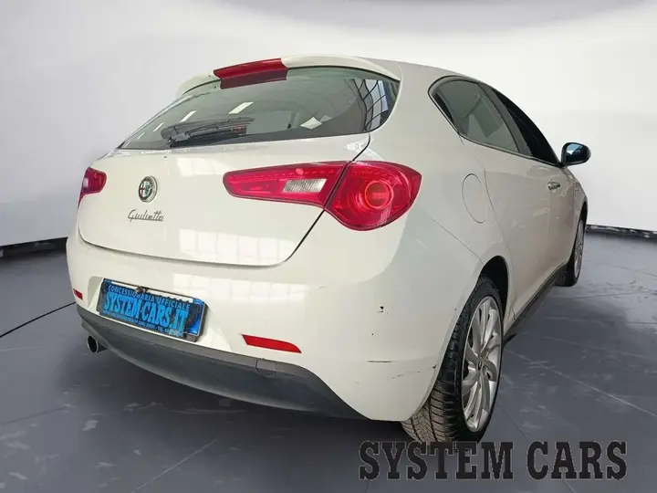 Alfa Romeo Giulietta 2011 photo 3