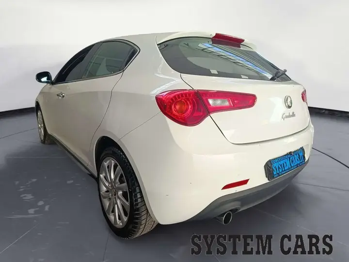 Alfa Romeo Giulietta 2011 photo 5