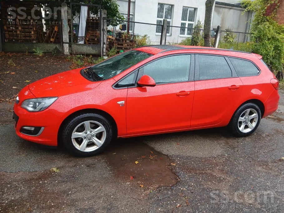 Opel Astra 2013 photo 2