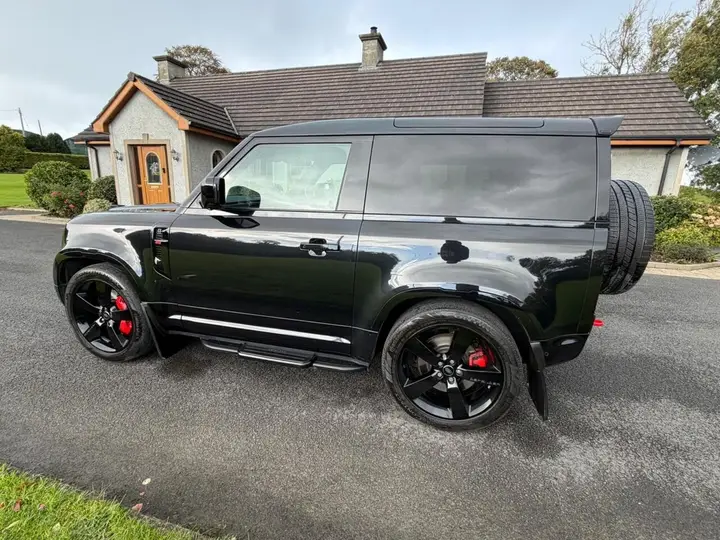 Land Rover Defender 2022 photo 5