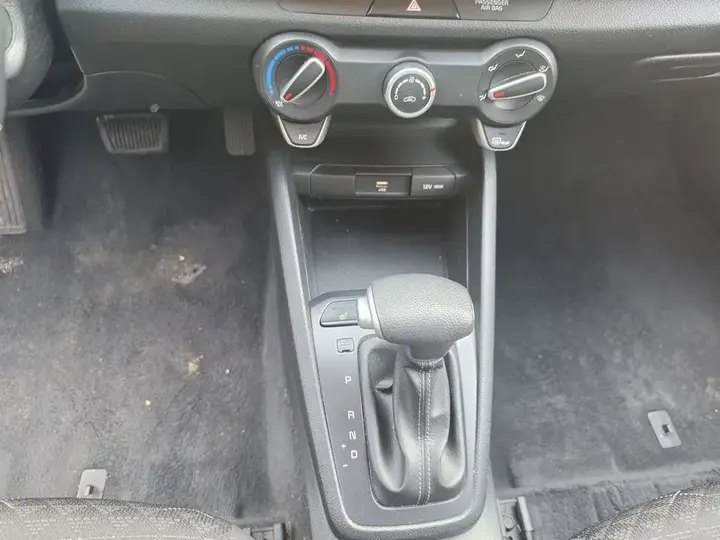 Kia Rio 5-Door 2022 photo 4