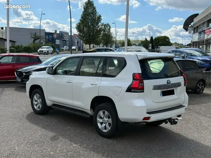 Toyota Land Cruiser 2022 photo 2