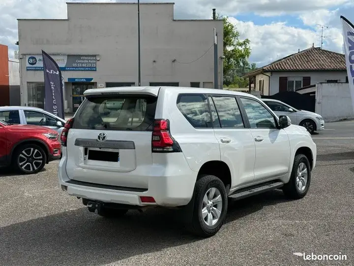 Toyota Land Cruiser 2022 photo 3