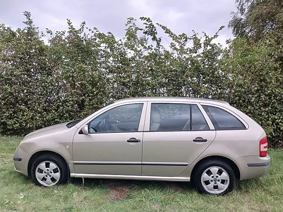Skoda Fabia 2006 photo 2
