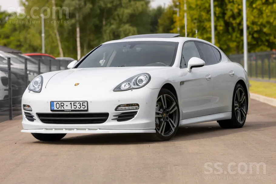 Porsche Panamera 2012 photo 2