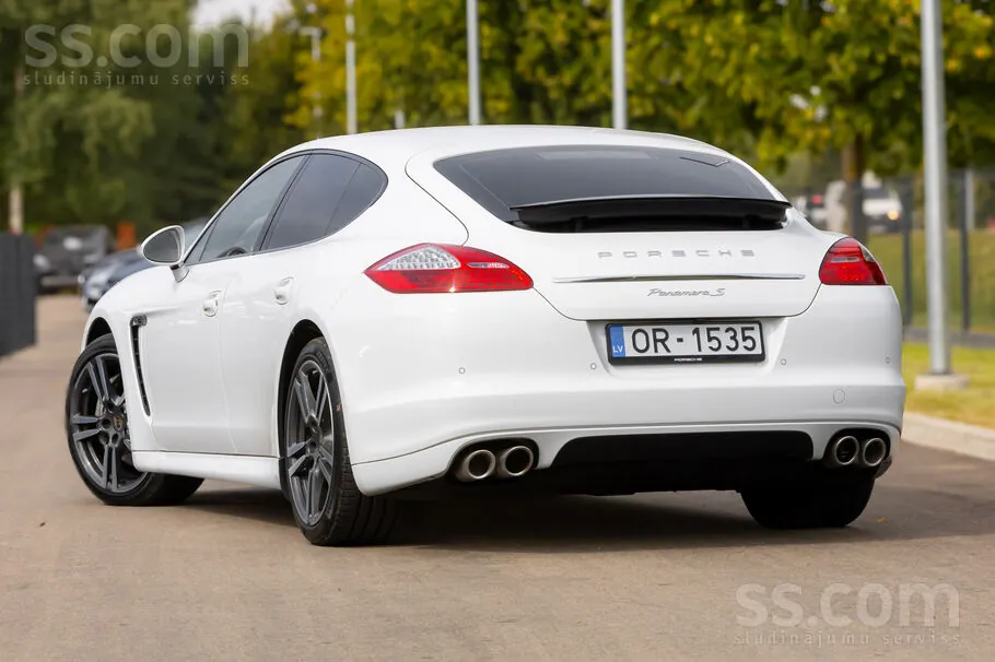 Porsche Panamera 2012 photo 4