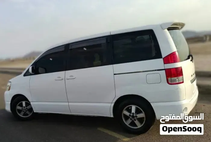 Toyota Voxy 2007 photo 4