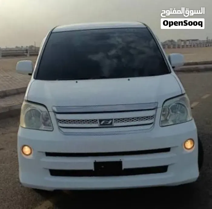 Toyota Voxy 2007 photo 3