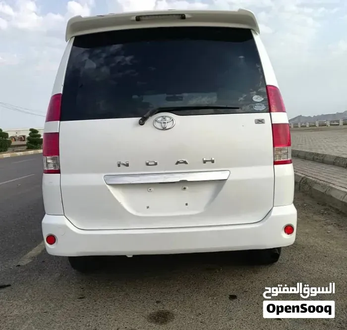 Toyota Voxy 2007 photo 2