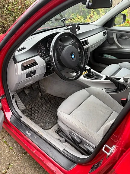 BMW 320I 2011 photo 4