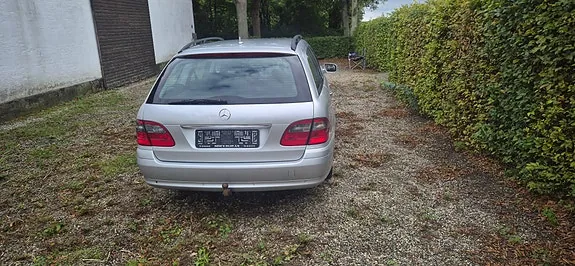 Mercedes-Benz E220 2007 photo 4