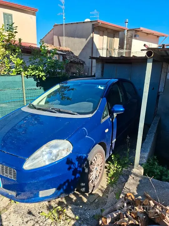 Fiat Grande Punto 2009 photo 2