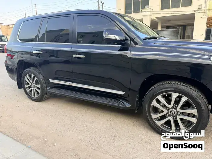 Toyota Land Cruiser 2017 photo 2