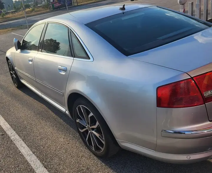 Audi A8 2004 photo 2
