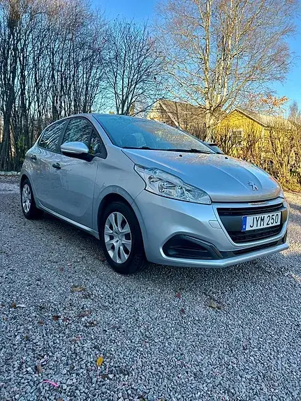 Peugeot 208 2015 photo 2
